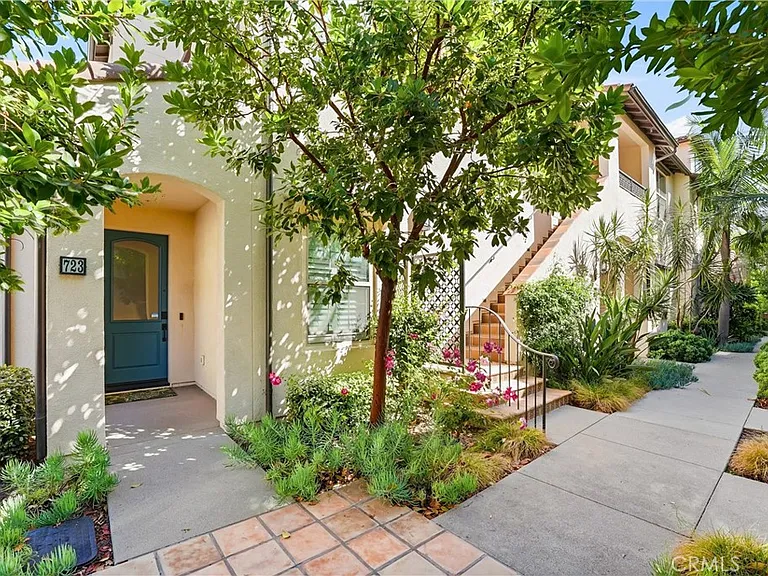 723 Spring Gdn — Photo 1