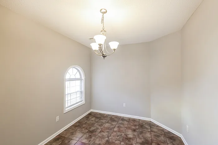 1571 Spencer Dr — Photo 4