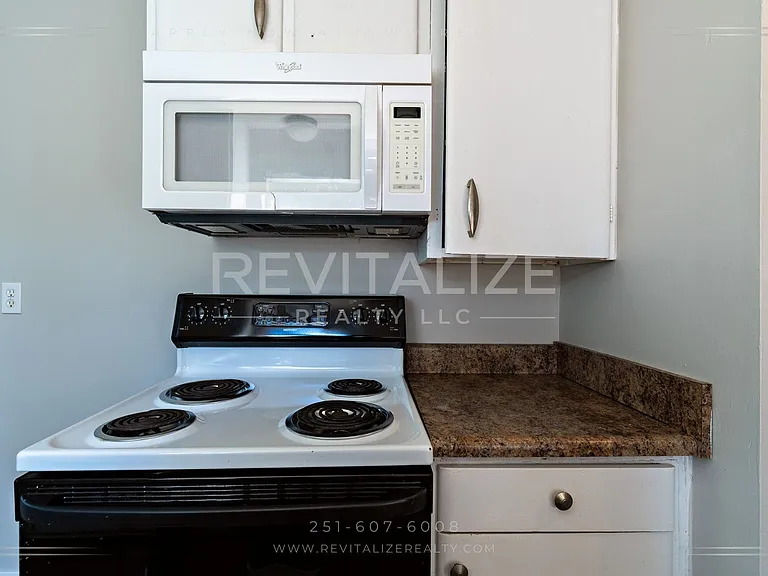 1746 Cody Rd N — Photo 12