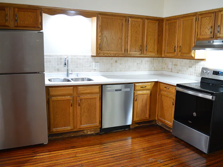 381 Madison Ave #1 — Photo 3