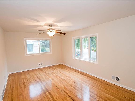 3rd image of 1304 Antrim Ln