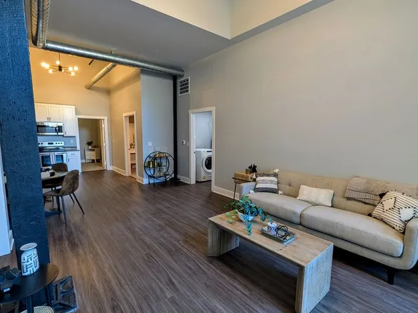 New South Side Apartments at 905 Bingham