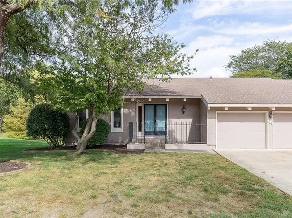 310 Woodbridge Ln, Kansas City, MO 64145