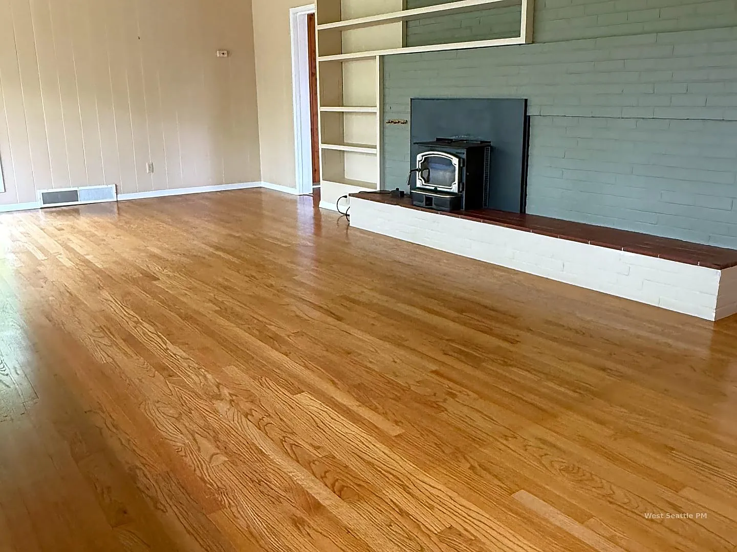 6BR Classic Mid-Century Medina Home w/ Yard Service Included! — Photo 2