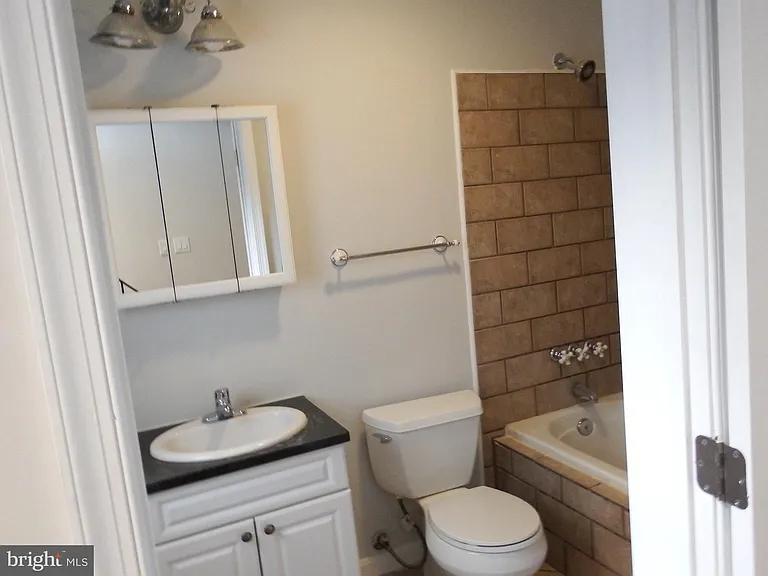 924 S Robinson St — Photo 9