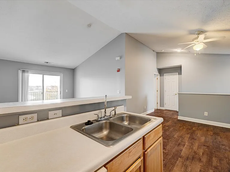 Cross Lake Apartments — Photo 153