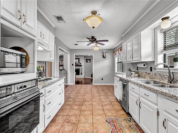5th image of 2802 Adrienne Dr