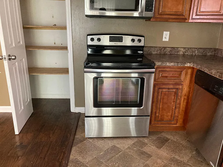 7004 Buddy J Ln #7004 — Photo 6