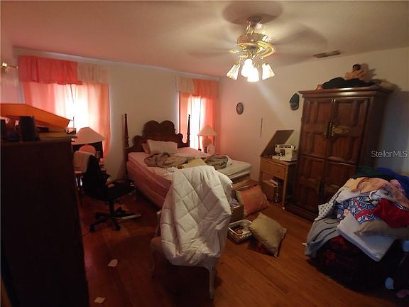 3rd image of 2000 Montfort Ln