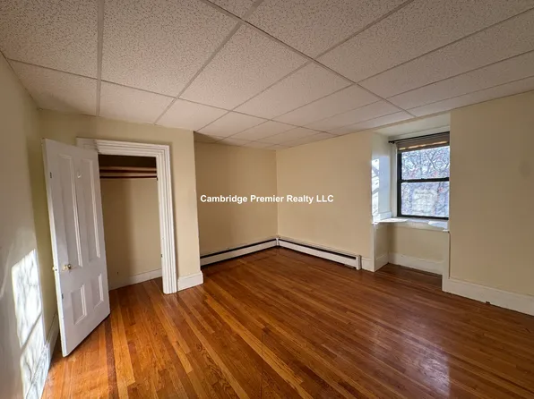 179 1/2 Harvard St, Cambridge, MA