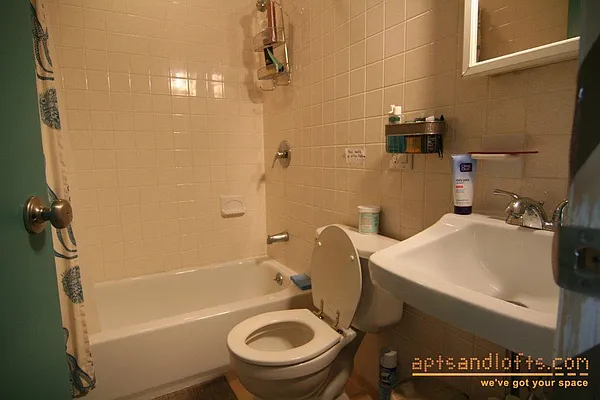 Rented by aptsandlofts.com | media 26