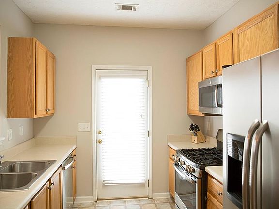 5th image of 6303 Shoreview Cir #6303