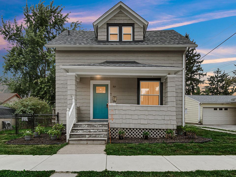 1st image of 809 2nd St
