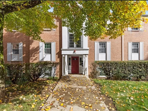 806 Camelot Dr, Pittsburgh, PA 15237
