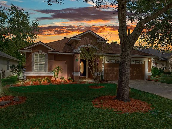 3rd image of 429 Morning Glory Ln N