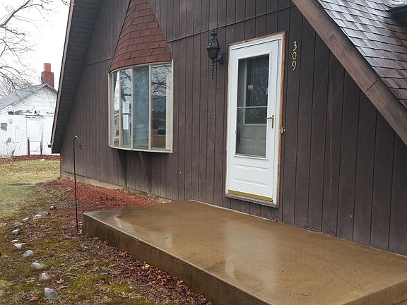 3rd image of 309 E 4th St