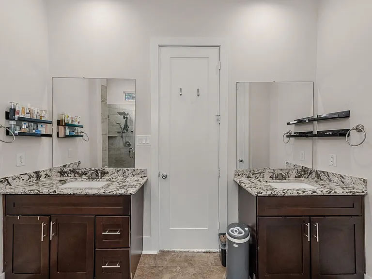 209 Burr St #D — Photo 12