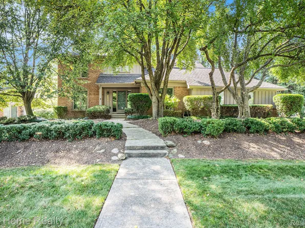 1583 Greenwich Dr, Troy, MI 48098