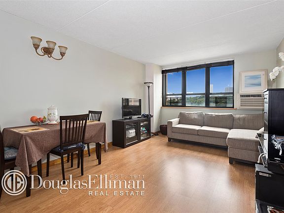 5th image of 301 Cathedral Pkwy #10J