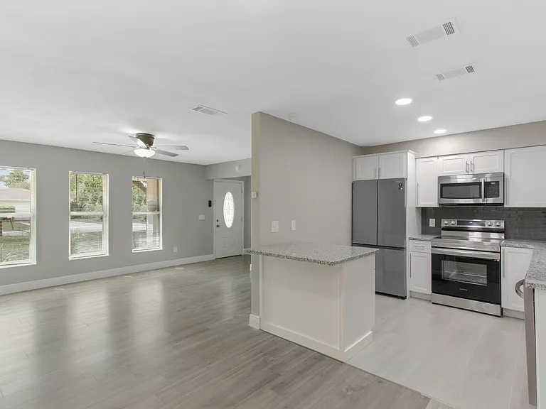 1022 Norwood Dr — Photo 5