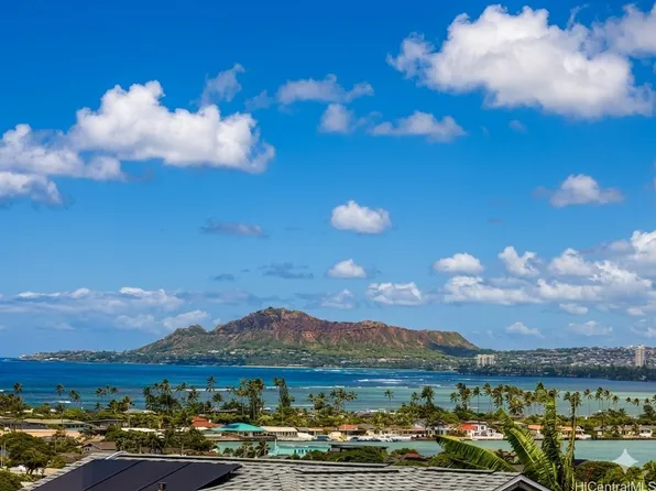 502 Kekupua St, Honolulu, HI 96825