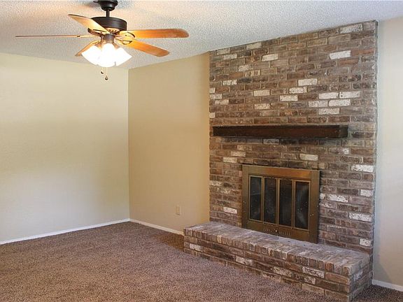2nd image of 902 Meadowbrook Dr APT B