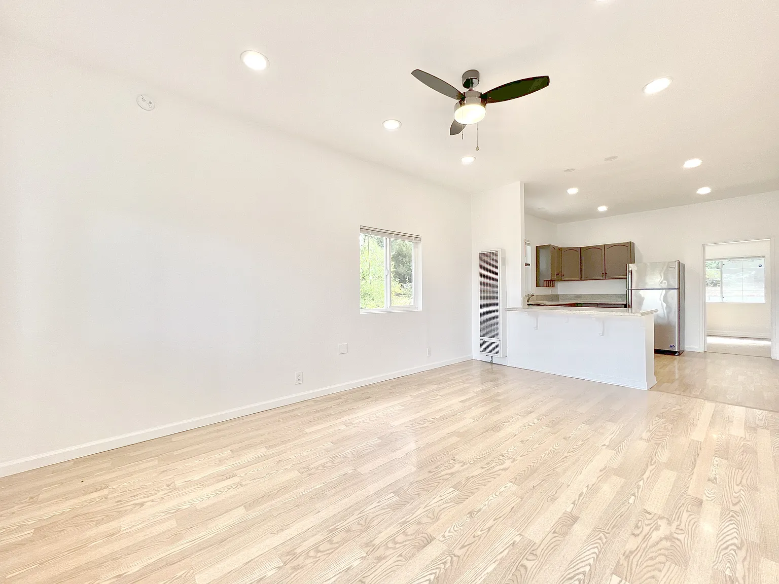 6146 1/2 Mesa Avenue — Photo 3