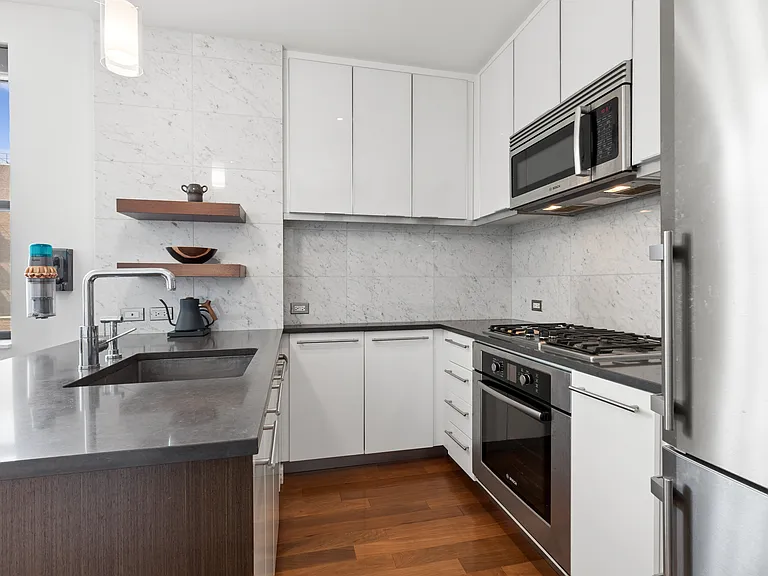 58 Metropolitan Ave #5A — Photo 4