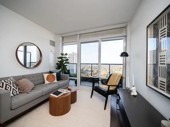 19 Erskine Ave #702, Toronto, ON M4P 1Y5