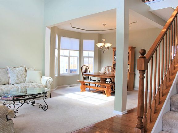 3rd image of 317 Heritage Woods Dr