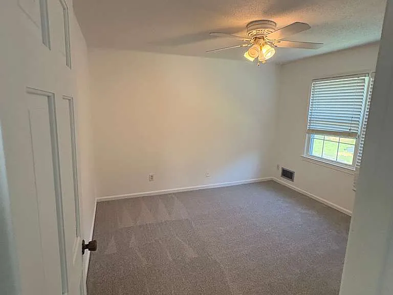 1690 Manhasset Dr — Photo 7