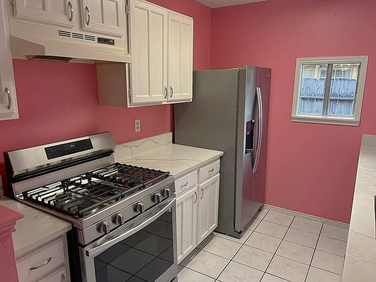 15811 Beechnut St — Photo 2