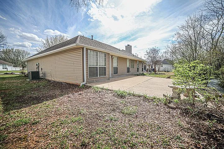 3 bed, 1629 sqft, $2,300 — Photo 4