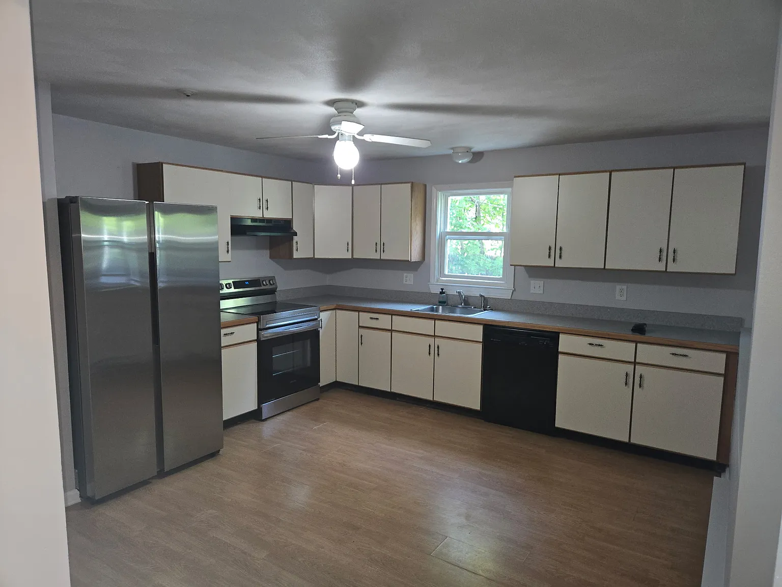 2 bed, 815 sqft, $2,000 — Photo 3