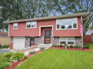 3115 W Kinley Blvd, McHenry, IL 60050