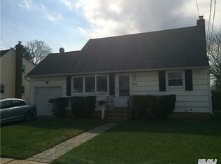 157 8th St, Bethpage, NY 11714