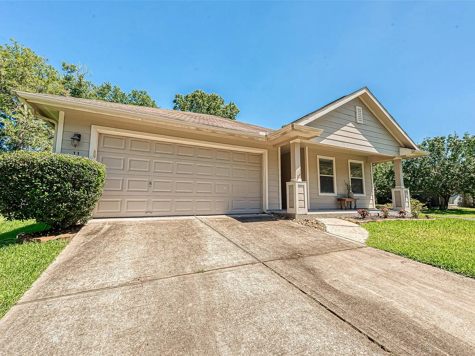 3 bed, 2.0 bath, 1649 sqft, $2,195 — Photo 3