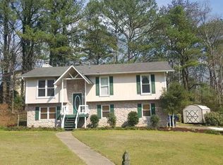 201 Winter Berry Ln, Trussville, AL 35173