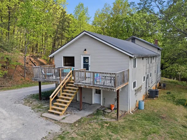 897 Dellwood Rd, Salem, VA 24153