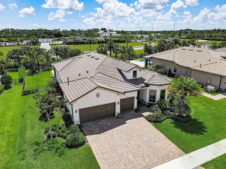 9234 Balsamo Dr — Photo 47