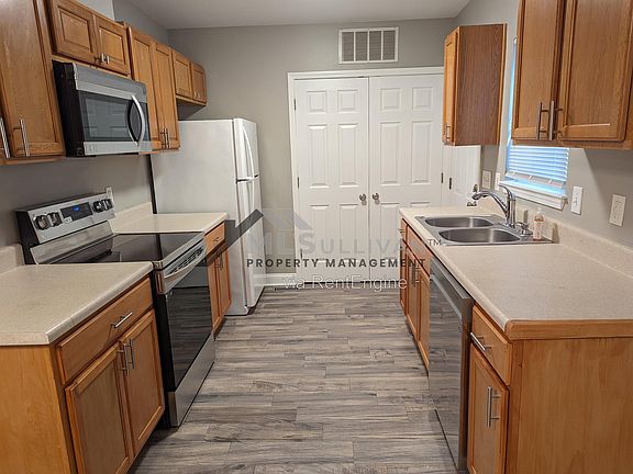 4th image of 608 N Maple St