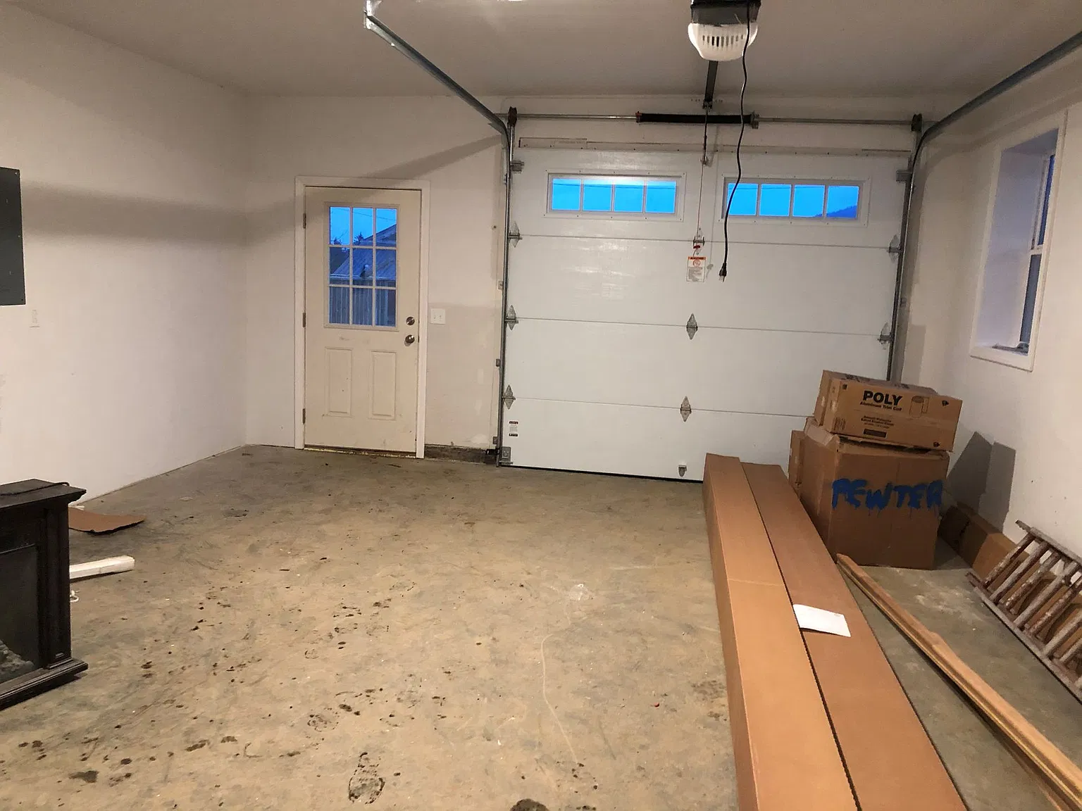 Gorgeous 2 Bedroom Unit with Attached Garage — Photo 2