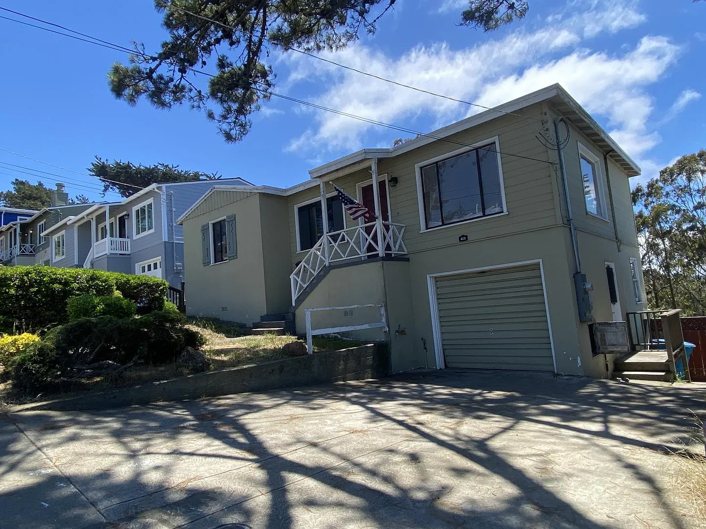 420 Manor Dr photo 1