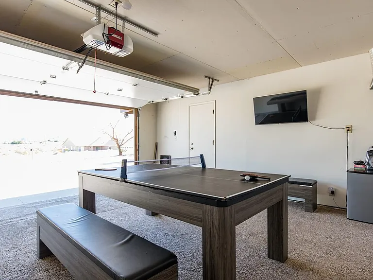 Pool Table has Top to convert to Ping Pong!