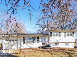 2000 NE 64th St, Gladstone, MO 64118
