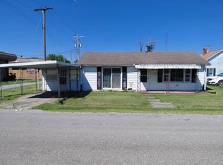 203 Simpson St, Cisne, IL 62823