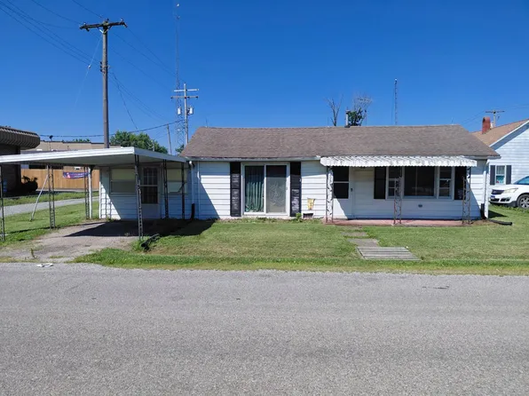 203 Simpson St, Cisne, IL 62823