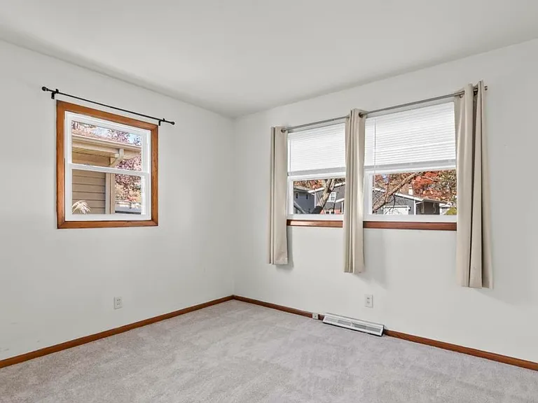 2054 Brentwood Dr — Photo 18