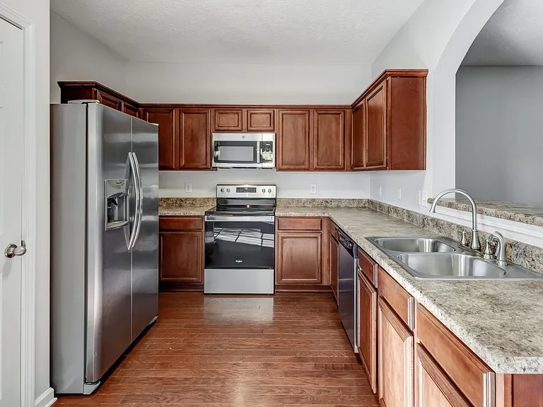 8103 Valley Oak Dr — Photo 16