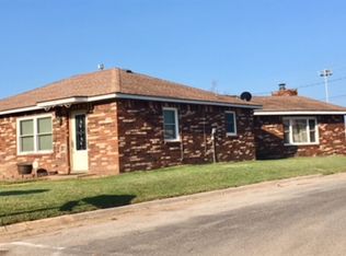 213 N Elm St, Mooreland, OK 73852